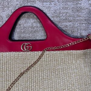 NWT Gucci inspired straw handbag. Can wear with or without gold chain | zippered
